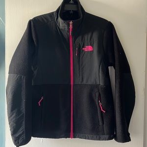 limited Edition - Barely worn North Face Jacket with pink detail!
